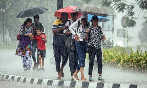 ரெட் அலர்ட் எதிரொலி - தெலுங்கானாவில் பள்ளிகளுக்கு 2 நாள் விடுமுறை