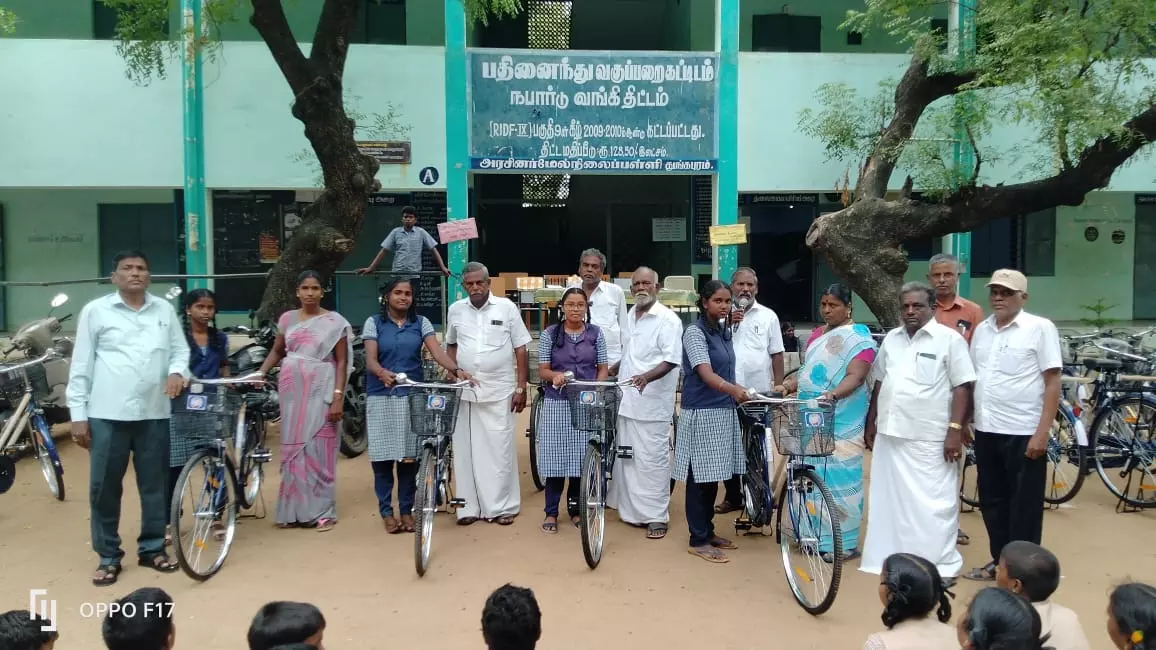 பள்ளி மாணவர்களுக்கு விலையில்லா மிதிவண்டி பள்ளி மாணவர்களுக்கு விலையில்லா மிதிவண்டி