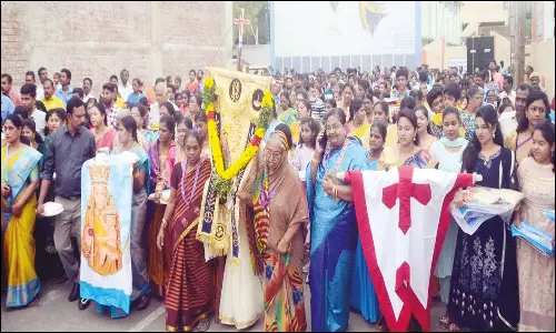 தூத்துக்குடி பனிமயமாதா ஆலய திருவிழா கொடி பவனி: இன்று கொடியேற்றம்