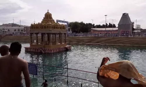 பிரம்மோற்சவ விழா பராமரிப்பு பணிக்காக திருப்பதி கோவில் தெப்பக்குளம் ஒரு மாதம் மூடல்