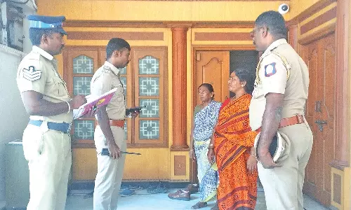 நகைக்கடை உரிமையாளர் துப்பாக்கியால் தனக்குத்தானே சுட்டு தற்கொலை முயற்சி