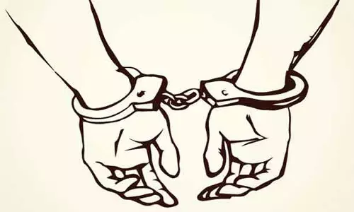 குளச்சலில் டாஸ்மாக் ஊழியரை வெட்டி பணம் பறித்த வாலிபர் கைது