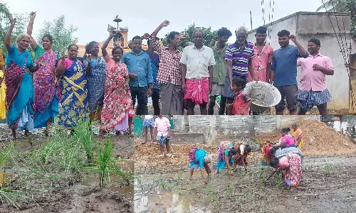 திருவள்ளூர் அருகே சாலையில் நாற்று நட்டு கிராம மக்கள் நூதன போராட்டம்- சாலை அமைக்க கோரிக்கை