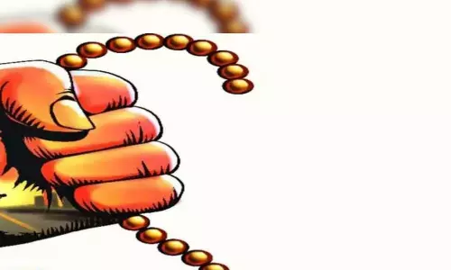 அம்மன் கோவிலில் ரூ.2 லட்சம் நகைகள் திருட்டு