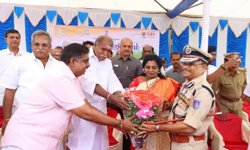 போர் நினைவிடத்தில் கவர்னர் தமிழிசை முதல்-அமைச்சர் ரங்கசாமி அஞ்சலி