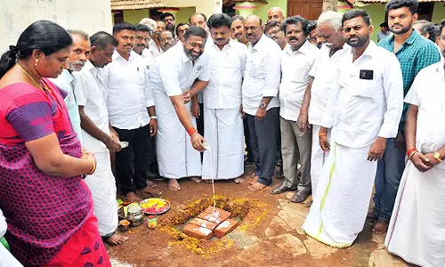 செங்கோட்டை அரசு பள்ளியில் ரூ.40 லட்சம் மதிப்பீட்டில் புதிய வகுப்பறை கட்டிட பணி- கிருஷ்ணமுரளி எம்.எல்.ஏ. தொடங்கி வைத்தார்