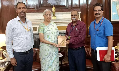 ஆதிச்சநல்லூரில்  அருங்காட்சியகத்திற்கு 5-ந் தேதி அடிக்கல் நாட்டு விழா - மத்திய மந்திரியை சந்தித்த பின் ஆய்வாளர்கள் உறுதி