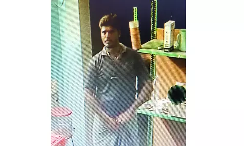 சி.சி.டி.வி. கடையின் பூட்டை உடைத்து திருட்டு