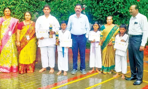 கராத்தே போட்டியில் தருமபுரி செந்தில் பள்ளி முதலிடம் பெற்று சாதனை