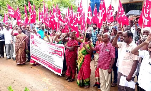 அமைப்பு சாரா நலவாரியங்களுக்கு  பட்ஜெட்டில் பணம் ஒதுக்கீடு செய்ய வேண்டும்