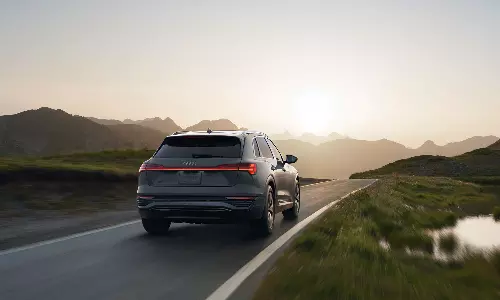 ஆடியின் விலை உயர்ந்த எலெக்ட்ரிக் கார் - இந்திய வெளியீட்டு தேதி அறிவிப்பு!