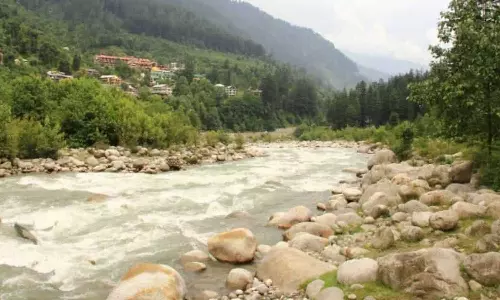 சட்லஜ் ஆற்றின் வெள்ளத்தால் பாகிஸ்தானுக்குள் அடித்துச் செல்லப்பட்ட இந்தியர்