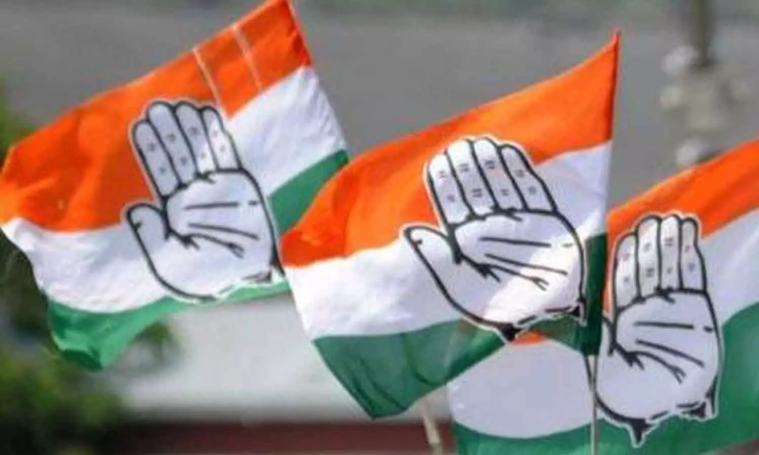 அவினாசியில் காங்கிரஸ் கட்சியினர் போராட்டம் அவினாசியில் காங்கிரஸ் கட்சியினர் போராட்டம்