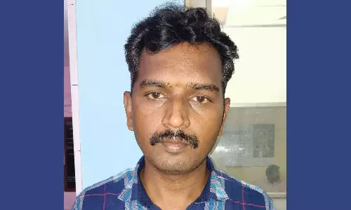 ஈரோட்டில் பரபரப்பு சம்பவம்: ஜவுளி நிறுவனத்தில் ரூ. 1.8 லட்சம் கையாடல் செய்த மேலாளர் கைது