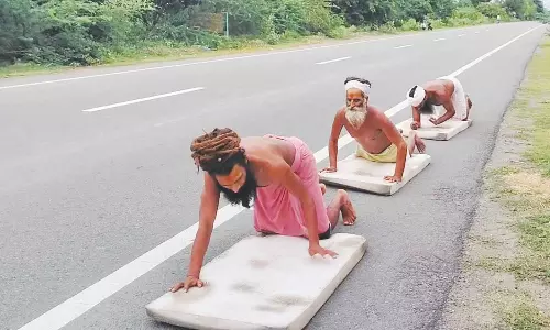 உத்தரகாண்டில் இருந்து ராமேஸ்வரத்துக்கு 4 ஆயிரம் கிலோ மீட்டர் சாலையில் ஊர்ந்தபடி யாத்திரை