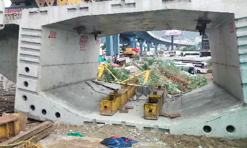 திருப்பதியில் மேம்பால பணியின்போது தூண் விழுந்து 2 தொழிலாளர்கள் பலி