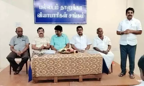 பல்லடம் பஸ் நிலையத்தில் கண்காணிப்பு கேமரா அமைக்க உதவியவர்களுக்கு பாராட்டு