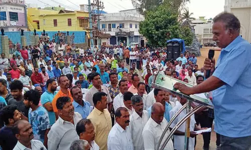 குளச்சலில் புதிய பங்குத்தந்தை நியமிக்க வலியுறுத்தி மீனவர்கள் ஆர்ப்பாட்டம்