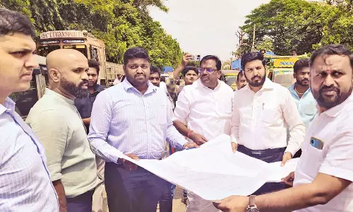 அக்கரைப்பேட்டை ரெயில்வே மேம்பால பணிகள் ஆய்வு