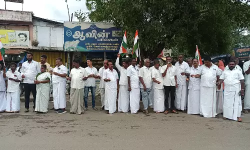 காங்கிரஸ் கட்சியினர் ஆர்ப்பாட்டம்