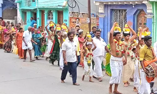 திருச்செந்தூரில் கிருஷ்ணன் கோவிலில் பால்குடம் வழிபாடு