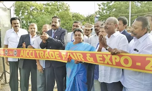 அகில இந்திய வர்த்தக தொழில் சங்கம் சார்பில் தூத்துக்குடியில் வர்த்தக கண்காட்சி - அமைச்சர் கீதாஜீவன் தொடங்கி வைத்தார்