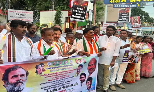 சேலத்தில் மெழுகுவர்த்தி ஏந்தி காங்கிரஸ் போராட்டம்