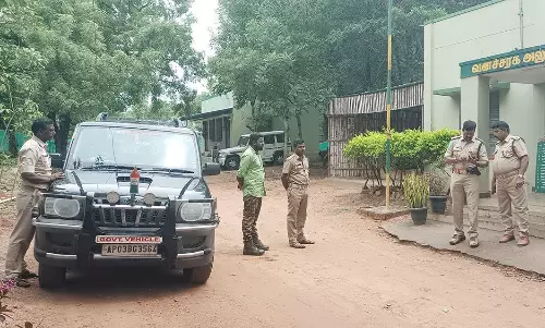 செம்மரம் வெட்டி கடத்தல் வழக்கில் 2 பேர் தலைமறைவு