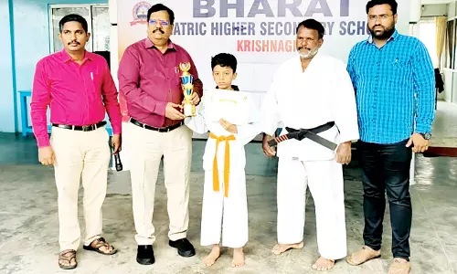 கராத்தே போட்டி: கிருஷ்ணகிரி பாரத் பள்ளி தேசிய அளவில் சாதனை