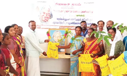 கிராம உதயம் சார்பில் 500 துணிப்பைகள் வழங்கல்