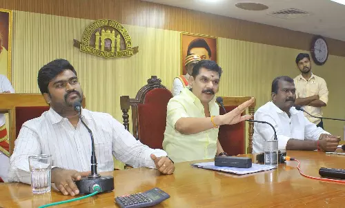 வரிவிதிப்பு மேல்முறையீட்டு குழு தேர்தலால் பிரச்சினை - நெல்லை மாநகராட்சி கூட்டத்தில் கவுன்சிலர்கள் போராட்டம்