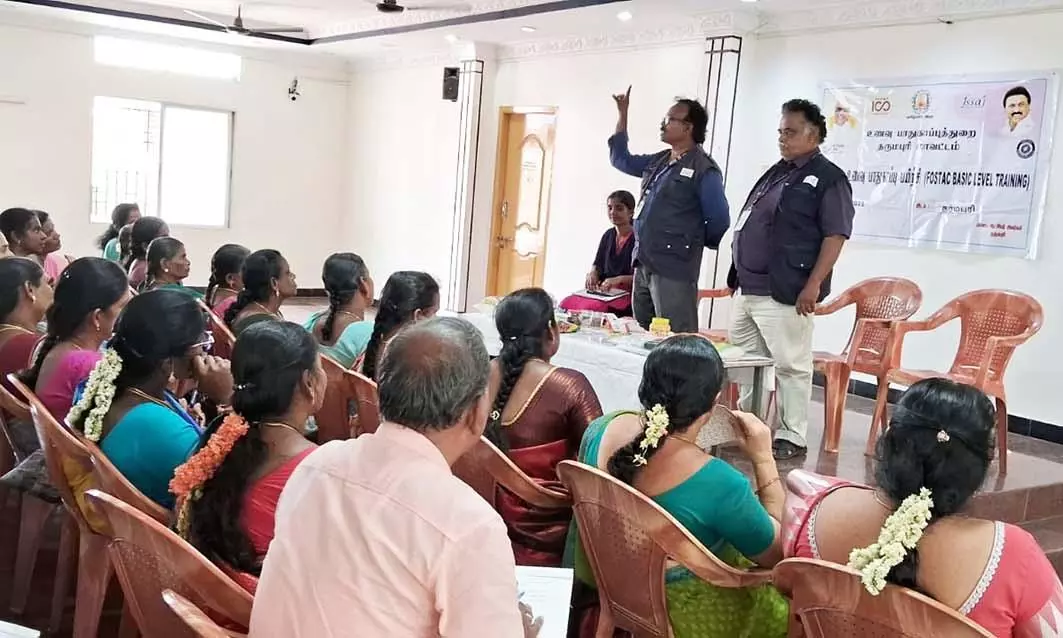 சத்துணவு அமைப்பாளர்களுக்கு மேற்பார்வையாளர் பயிற்சி சத்துணவு அமைப்பாளர்களுக்கு மேற்பார்வையாளர் பயிற்சி