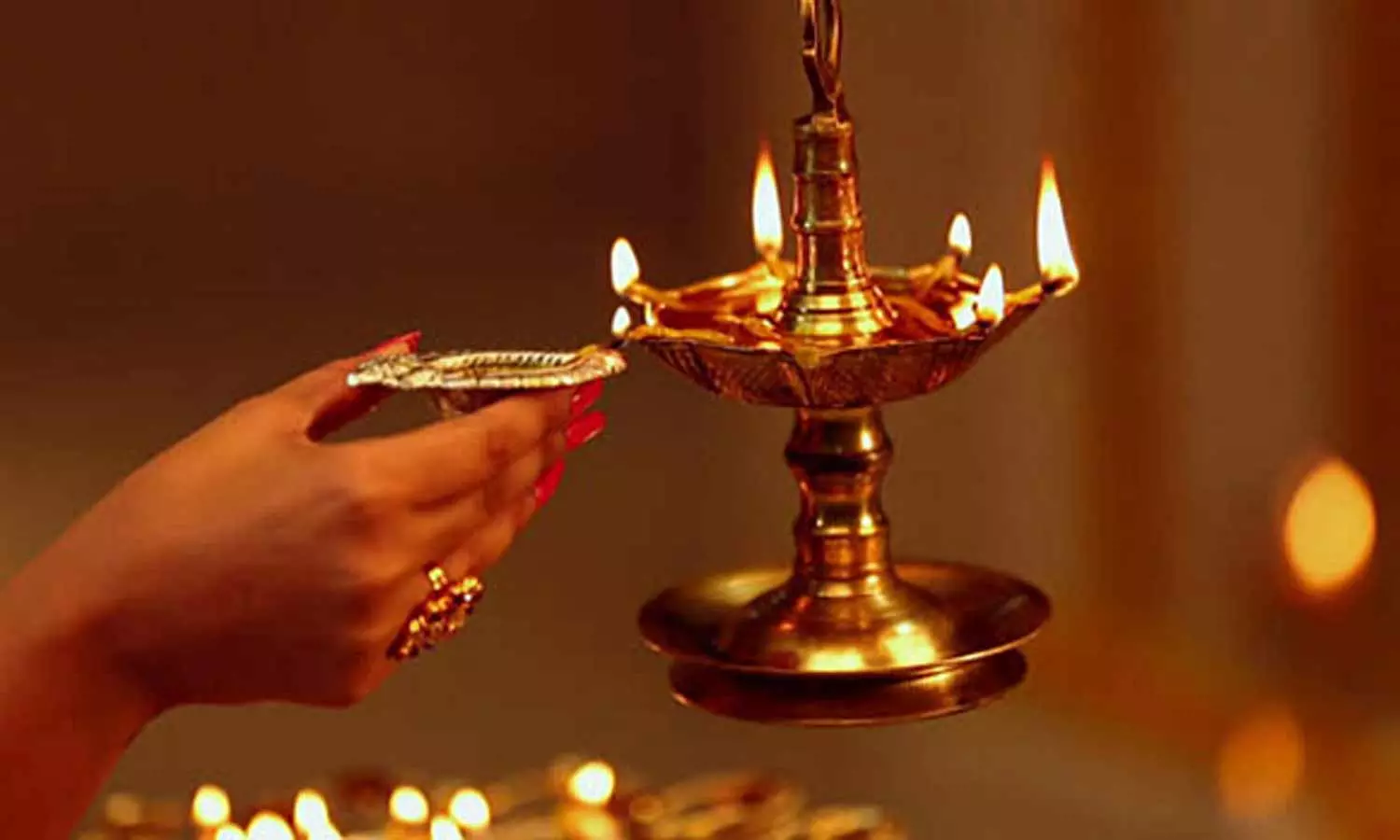 முகப்பொலிவு தரும் விளக்கு முகப்பொலிவு தரும் விளக்கு