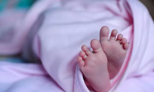 பிறந்து 40 நாட்களே ஆன பச்சிளங்குழந்தையை கழுத்தை அறுத்து கொன்ற கொடூர தாய்- ஆத்திரத்தில் வெறிச்செயல்