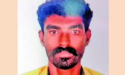 வாங்கிய கடனுக்கு வட்டி செலுத்தவில்லை என கூறி மனைவியை அவதூறாக பேசியதால் தொழிலாளி தற்கொலை முயற்சி