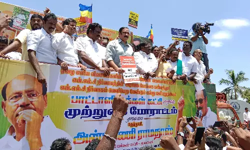 2-வது சுரங்க விரிவாக்கத்துக்கு எதிர்ப்பு: என்.எல்.சி.யை பா.ம.க.  முற்றுகையிட்டு போராட்டம்