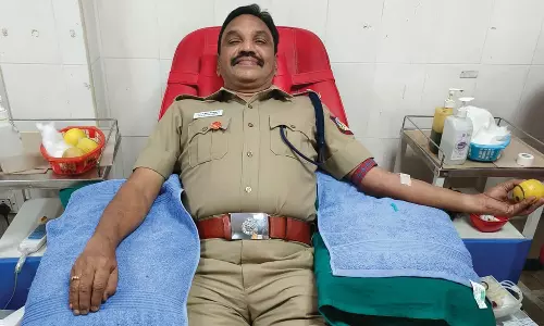 கல்லீரல் மாற்று அறுவை சிகிச்சைக்கு சீருடையில் சென்று ரத்த தானம் செய்த சேலம் போலீஸ் சூப்பிரண்டு