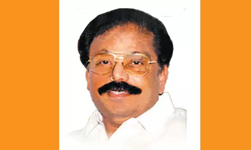 முன்னாள் அமைச்சர் தங்கபாண்டியன் நினைவிடத்தில் மரியாதை