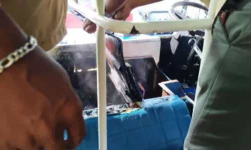 கன்னியாகுமரியில் பள்ளிக்கூட பஸ்சில் திடீர் தீ விபத்து