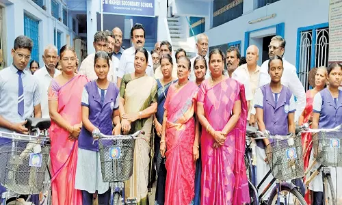 தூத்துக்குடியில் 339 மாணவ-மாணவிகளுக்கு இலவச சைக்கிள்கள்-அமைச்சர் கீதாஜீவன் வழங்கினார்