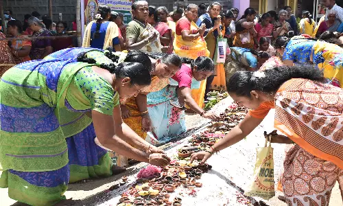 அம்மன் கோவில்களில் விளக்கு பூஜை