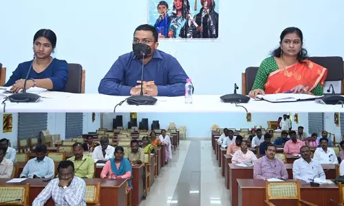 முதலாம் ஆண்டு கல்லூரி மாணவிகளை புதுமைப்பெண் திட்டத்தில் சேர்க்க வேண்டும் கலெக்டர் ஷ்ரவன் குமார் அறிவுறுத்தல்