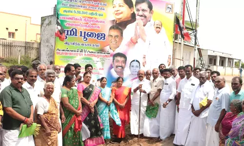 பொள்ளாச்சியில் ரூ.5 லட்சம் மதிப்பில் பயணிகள் நிழற்குடை