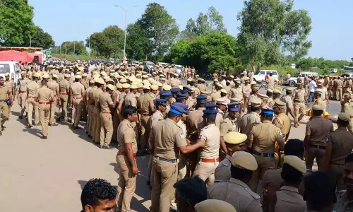 நெய்வேலி போராட்டம் கலவரமாக மாறியது: போலீசார் மீது கல்வீச்சு-துப்பாக்கிசூடு