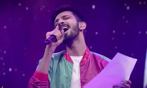 இசை வெளியிட்டு விழாவில் ரசிகர்களுக்காக இரண்டு முறை ஹுக்கும் பாடலை பாடிய அனிருத்