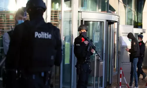 பெல்ஜியத்தில் தாயைக் கொன்று குளிர்சாதனப் பெட்டியுடன் கால்வாயில் தூக்கி எறிந்த மகன் கைது