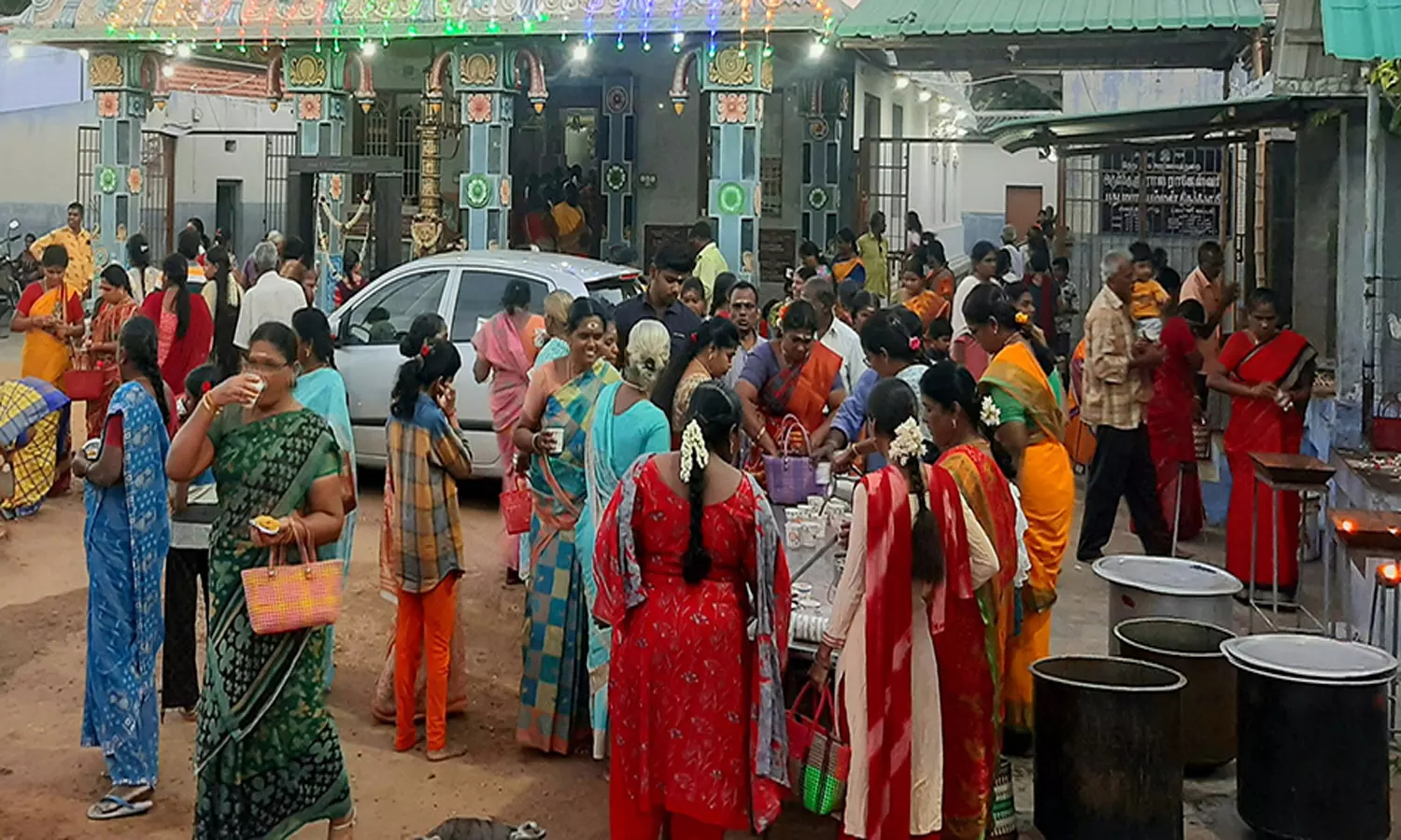 கவுந்தப்பாடி மாரியம்மனுக்கு கூழ் வைத்து வழிபாடு கவுந்தப்பாடி மாரியம்மனுக்கு கூழ் வைத்து வழிபாடு