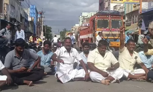 ஜெயங்கொண்டத்தில் பா.ம.க.வினர் மறியல்