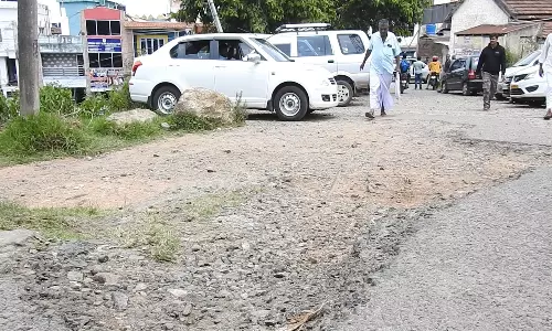 கொடைக்கானலில் சேதம் அடைந்த சாலையால் வாகன ஓட்டிகள் அவதி