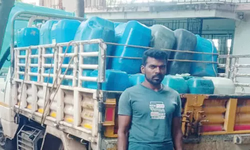 மணவாளக்குறிச்சியில் மினி டெம்போவில் கடத்திய 2000 லிட்டர் மண்எண்ணை பறிமுதல்